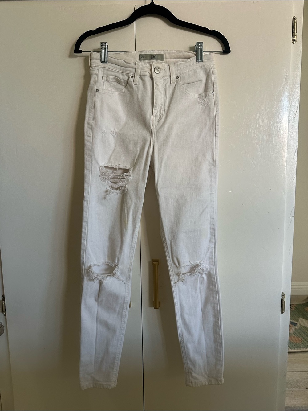 White Distressed Women’s Skinny Jeans - Classic High-Rise